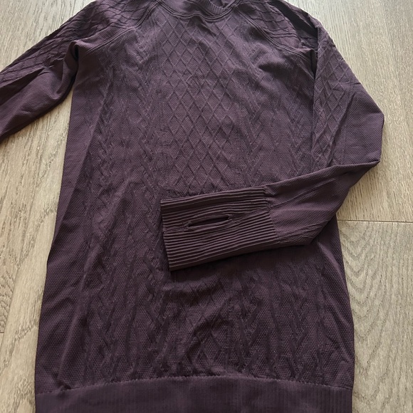 Lululemon tech top - Picture 2 of 2